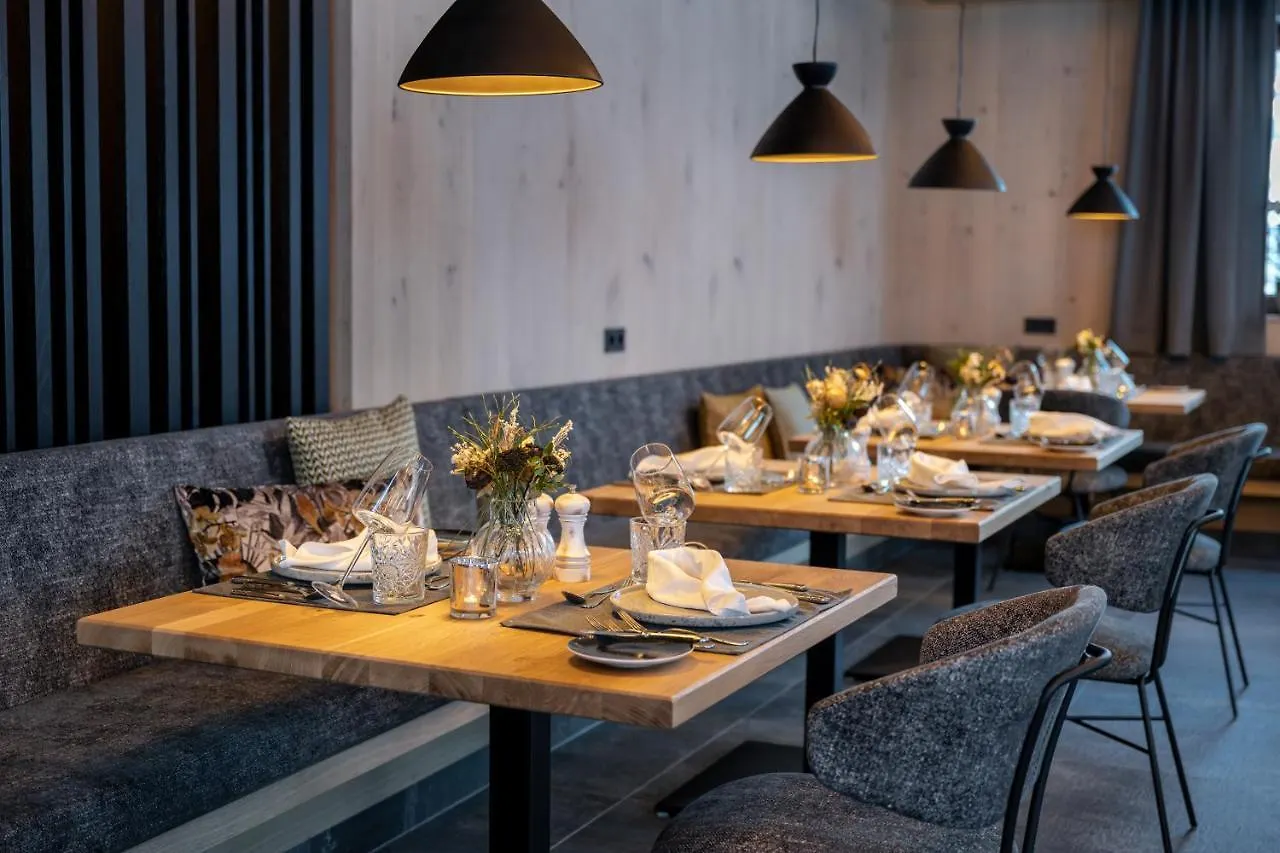 Ski & Bike Hotel Wiesenegg Saalbach-Hinterglemm 4*,  Rakousko